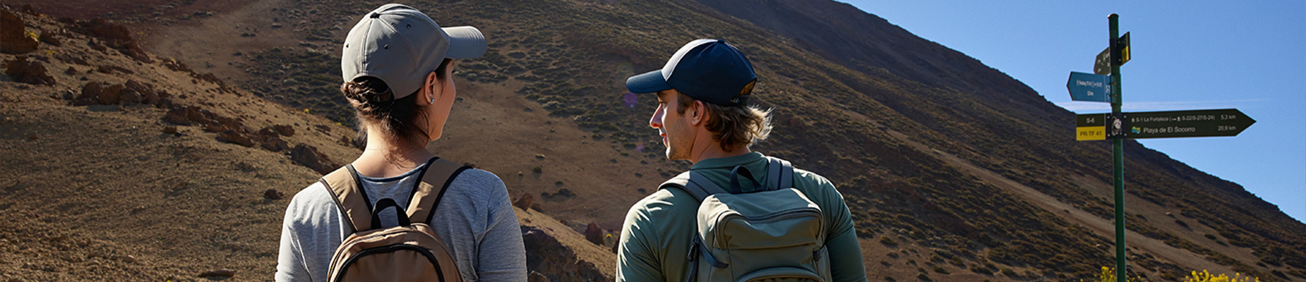 Couple au départ du sentier de Montaña Blanca au Teide